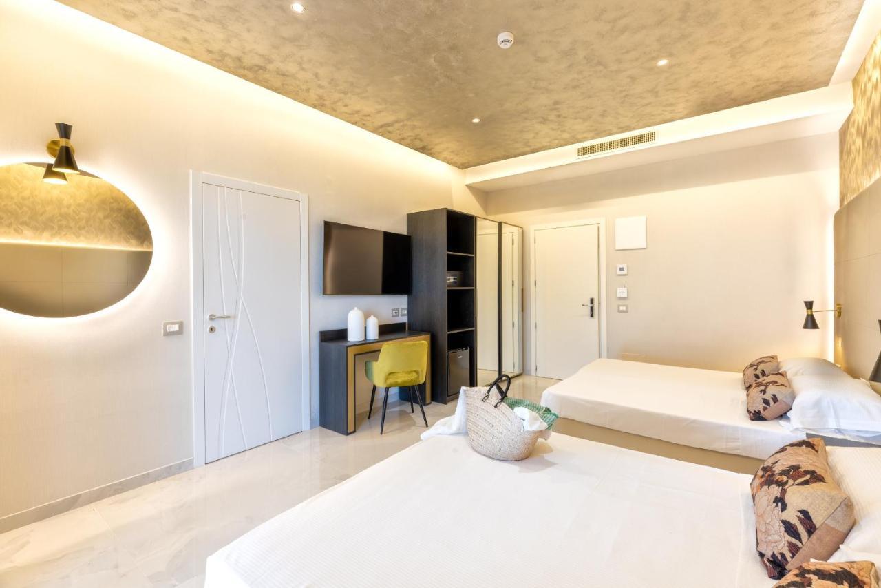 Hotel Mondial Rimini Exteriör bild