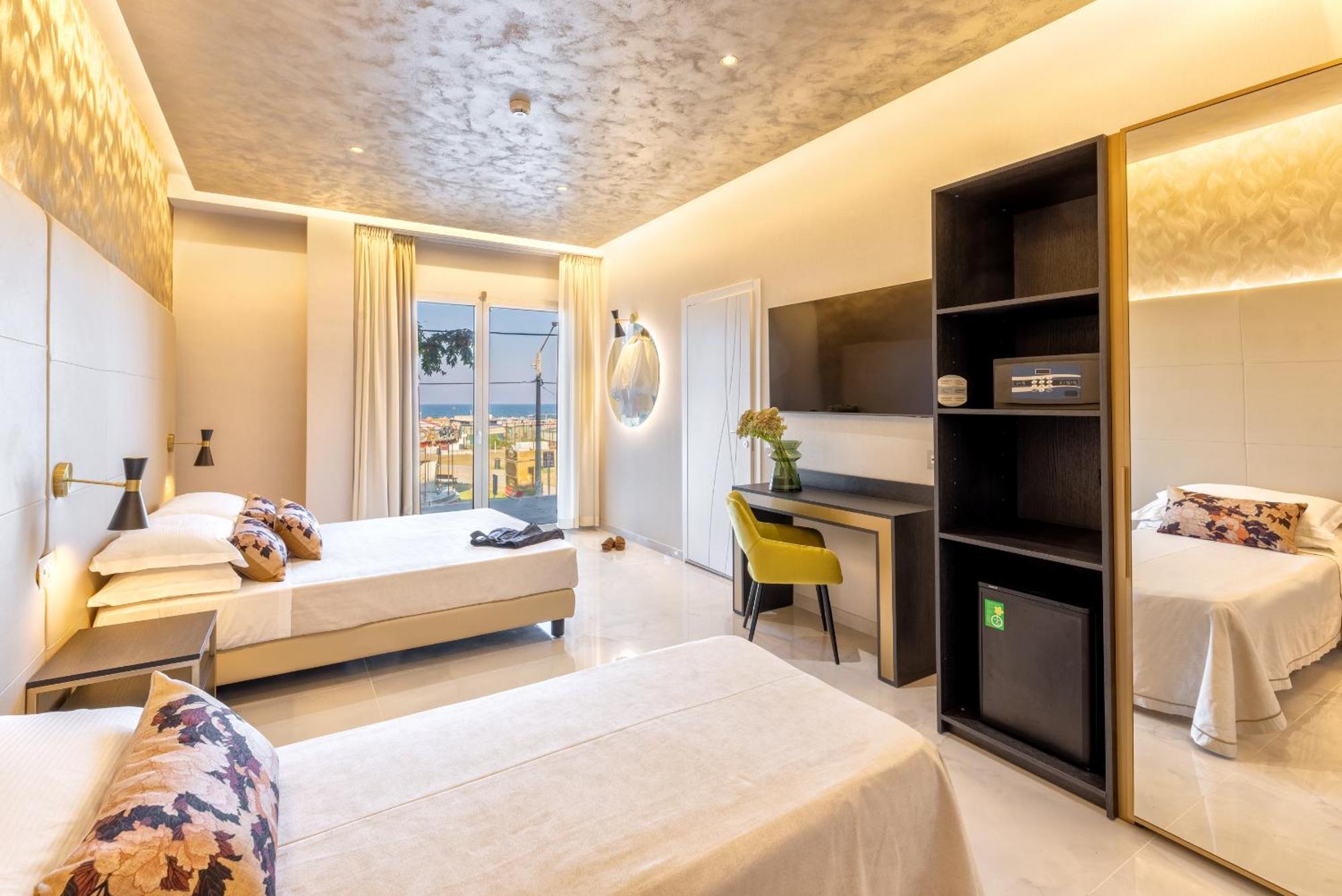 Hotel Mondial Rimini Exteriör bild