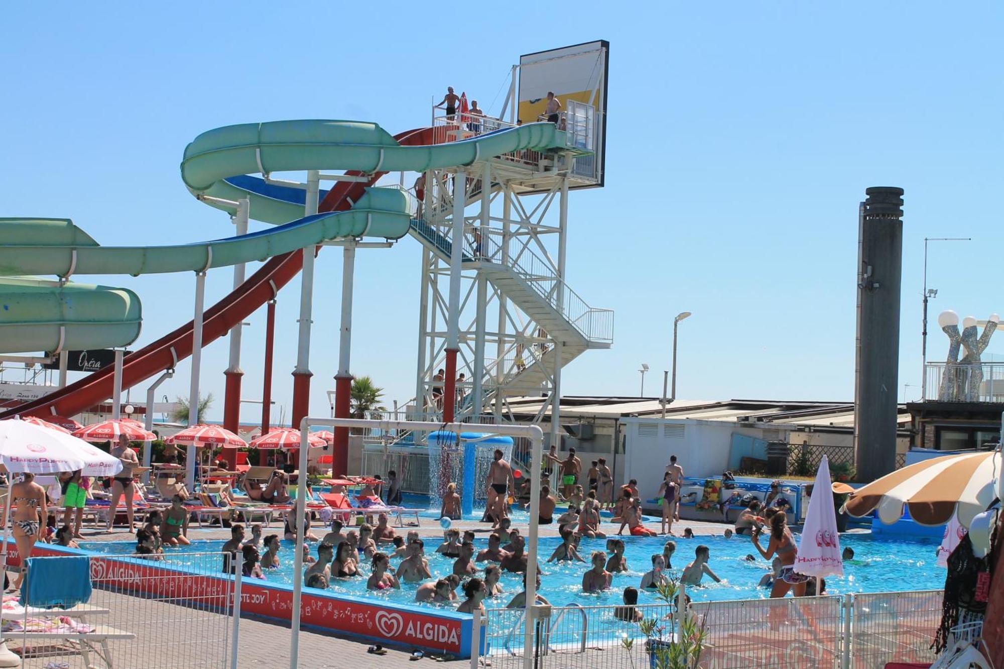 Hotel Mondial Rimini Exteriör bild